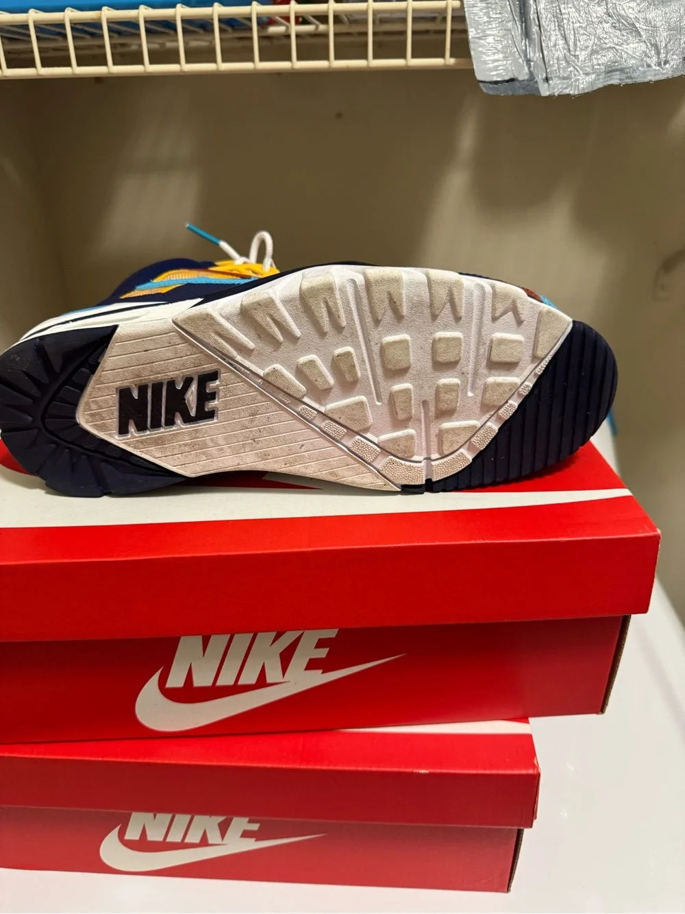 Nike Colorblock Sneaker in Navy, Light Blue & Brown